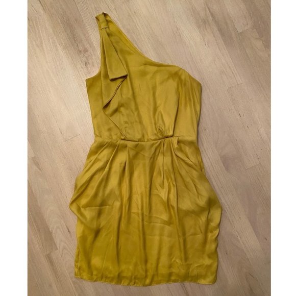 BCBGeneration Dresses & Skirts - BCBGeneration sexy one shoulder dress size Medium